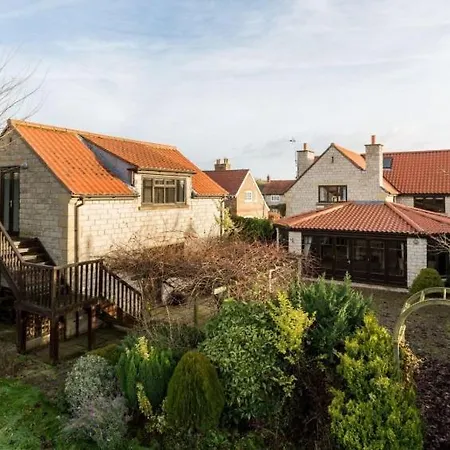 Prospect House, Treetops Suite, Wombleton Village